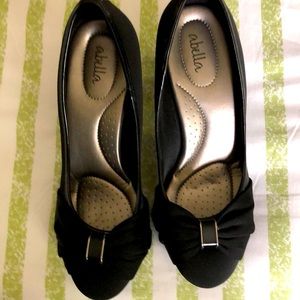 Black pumps, size 7, excellent condition